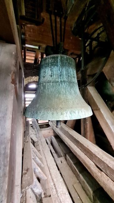 nos cloches , dans le vieux clocher