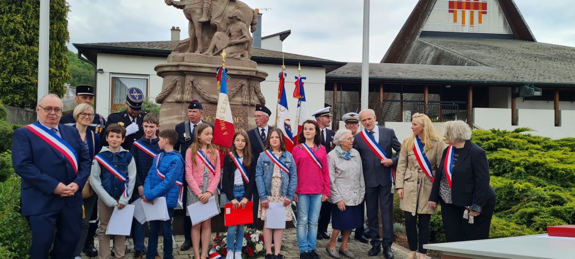 CME devant le monument aux morts